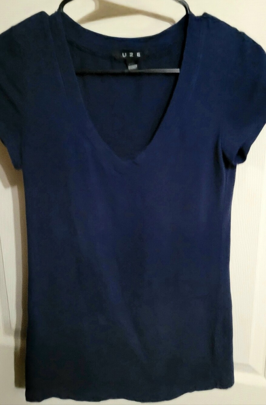 Large U2B Navy Blue V-Neck Short Sleeve Tee